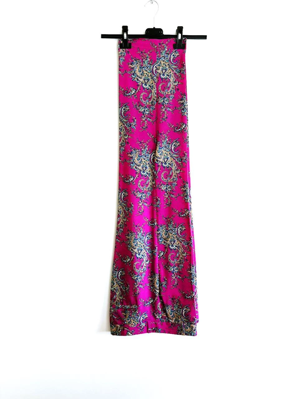 Lucy Has a Secret - Calça Paisley Magenta Arejada – Elegante Festiva tamanho M – photo 2